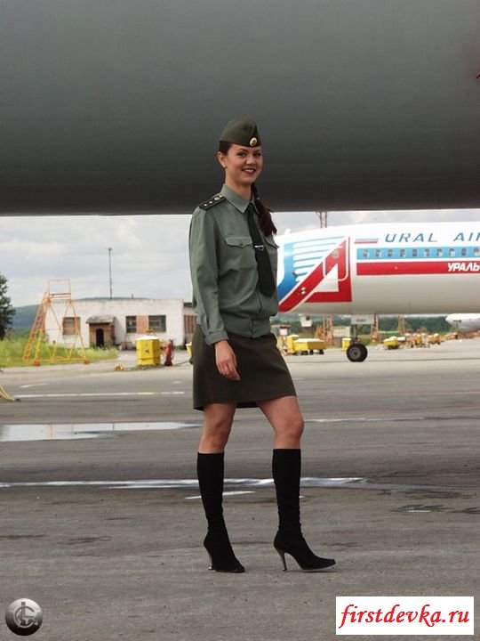 Раздетая русская стюардесса в самолете