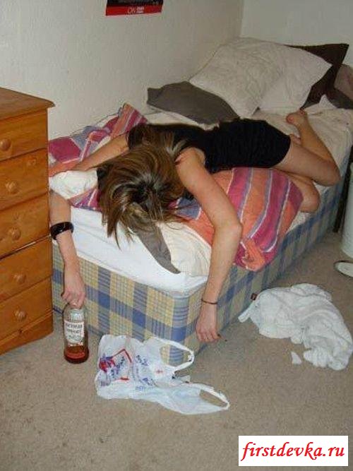 Обнажённое состояние пьяных девушек